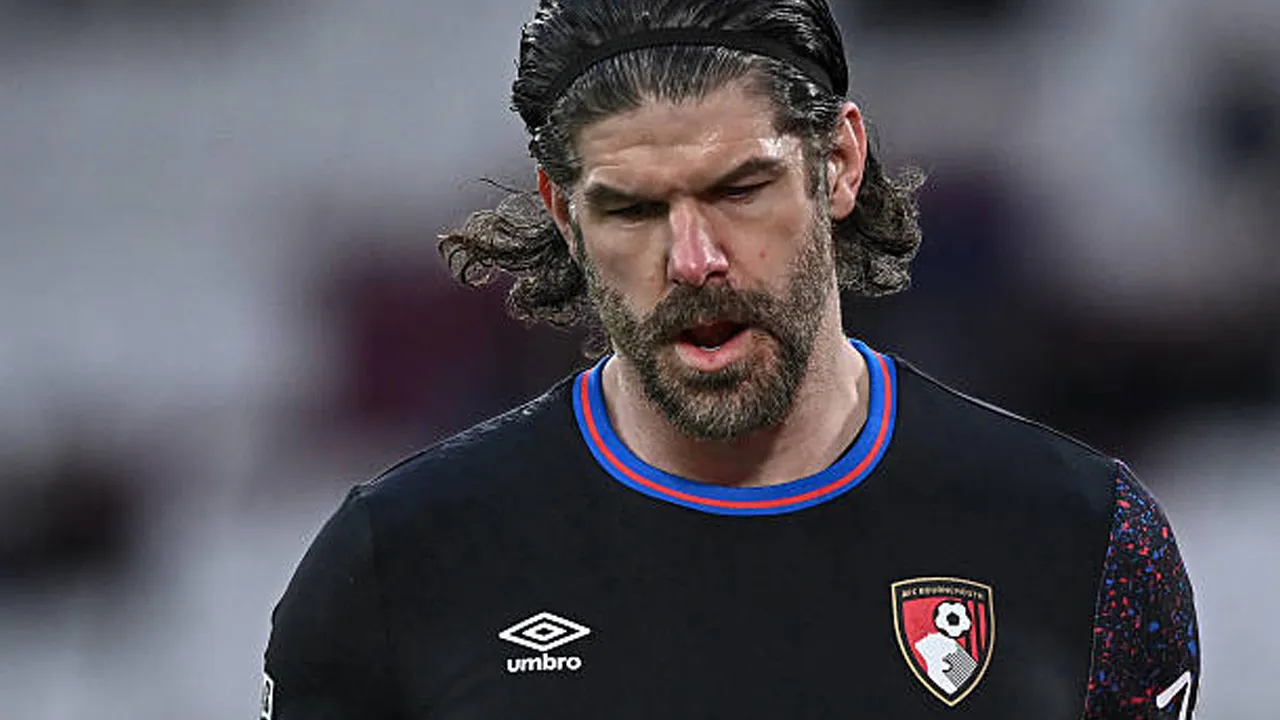 Fraser Forster Resmi Perpanjang Kontrak di Bournemouth Hingga 2027