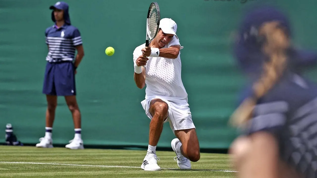 Hasil Wimbledon: Kurang Pengalaman Tak Bendung Langkah Rafael Jodar