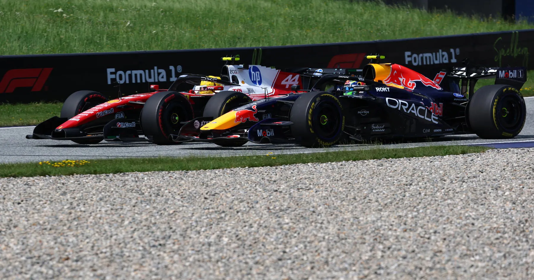 Isack Hadjar Sesalkan Sikap Lembutnya pada Hamilton - sumber: (racingnews365)