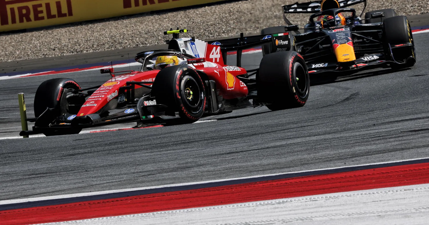 Lewis Hamilton Tanggapi Verstappen, Wolff Bela Antonelli - sumber: (racingnews365)