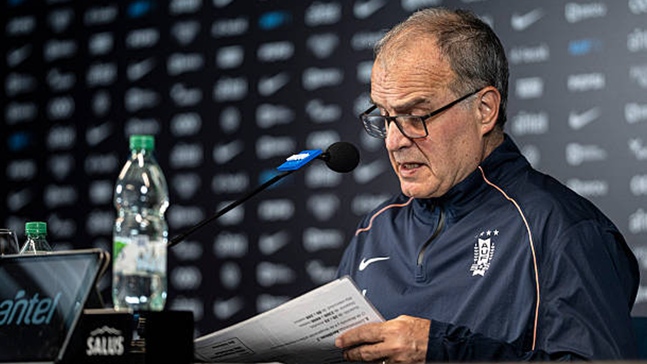 Gagal Lolos dari Fase Grup, Marcelo Bielsa Mundur Sebagai Pelatih Uruguay