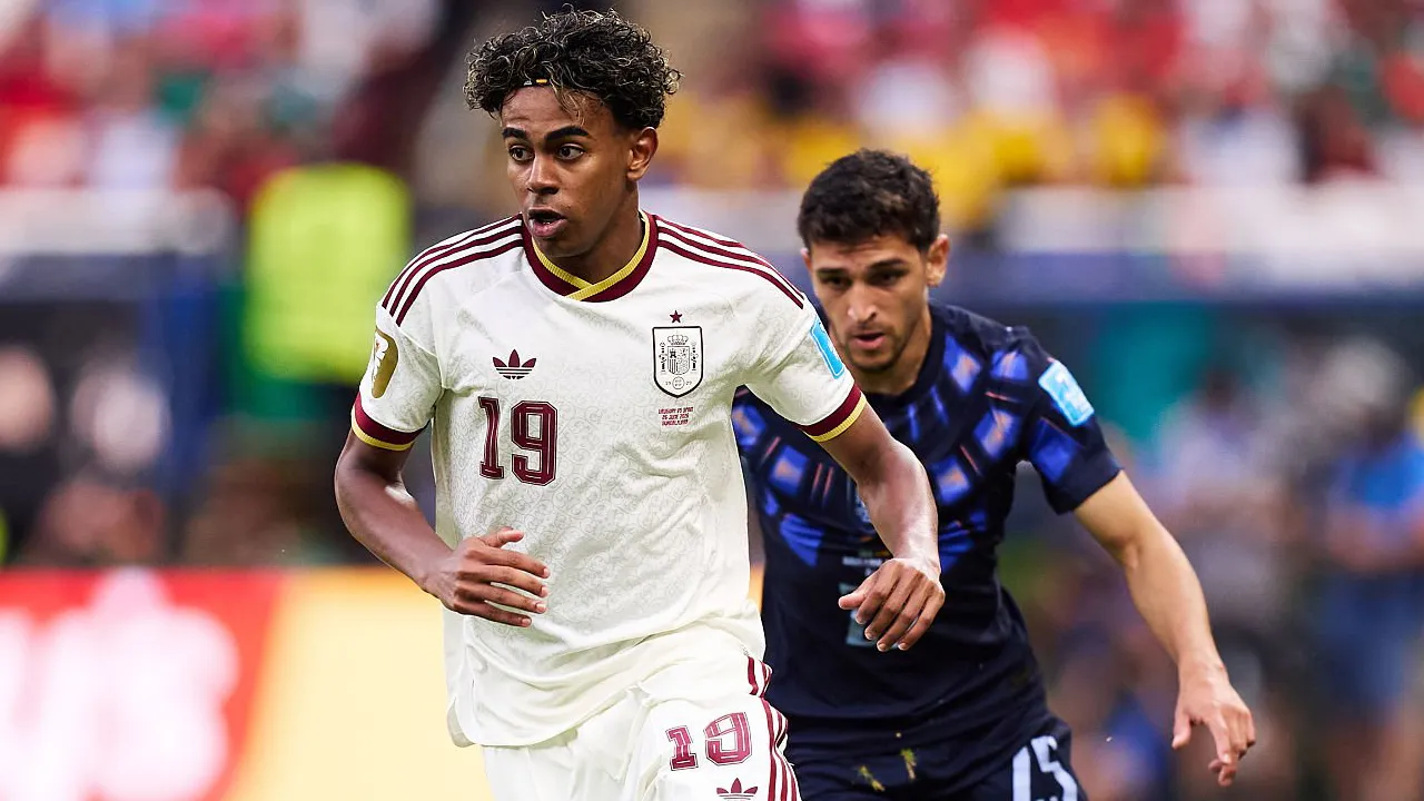 Lamine Yamal Siap Sambut Julian Alvarez jika Gabung Barcelona