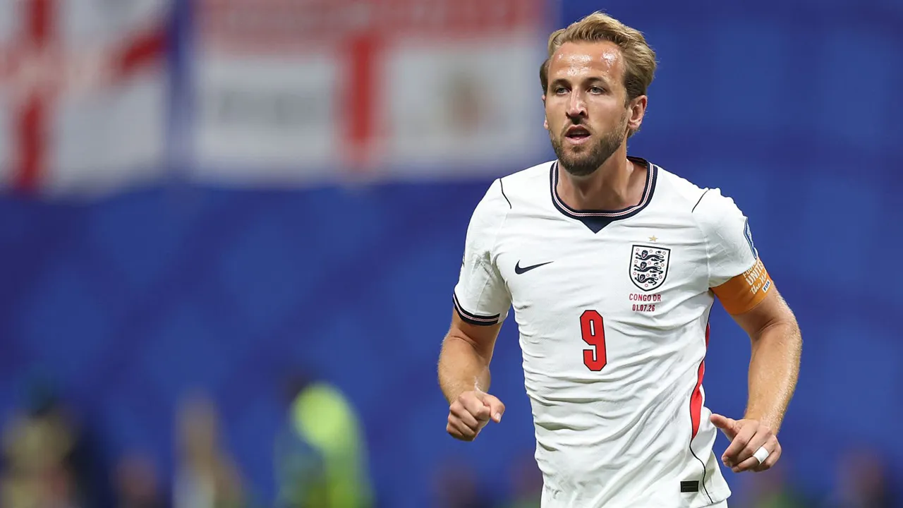 Gary Neville Angkat Bicara soal Rumor Harry Kane ke Barcelona