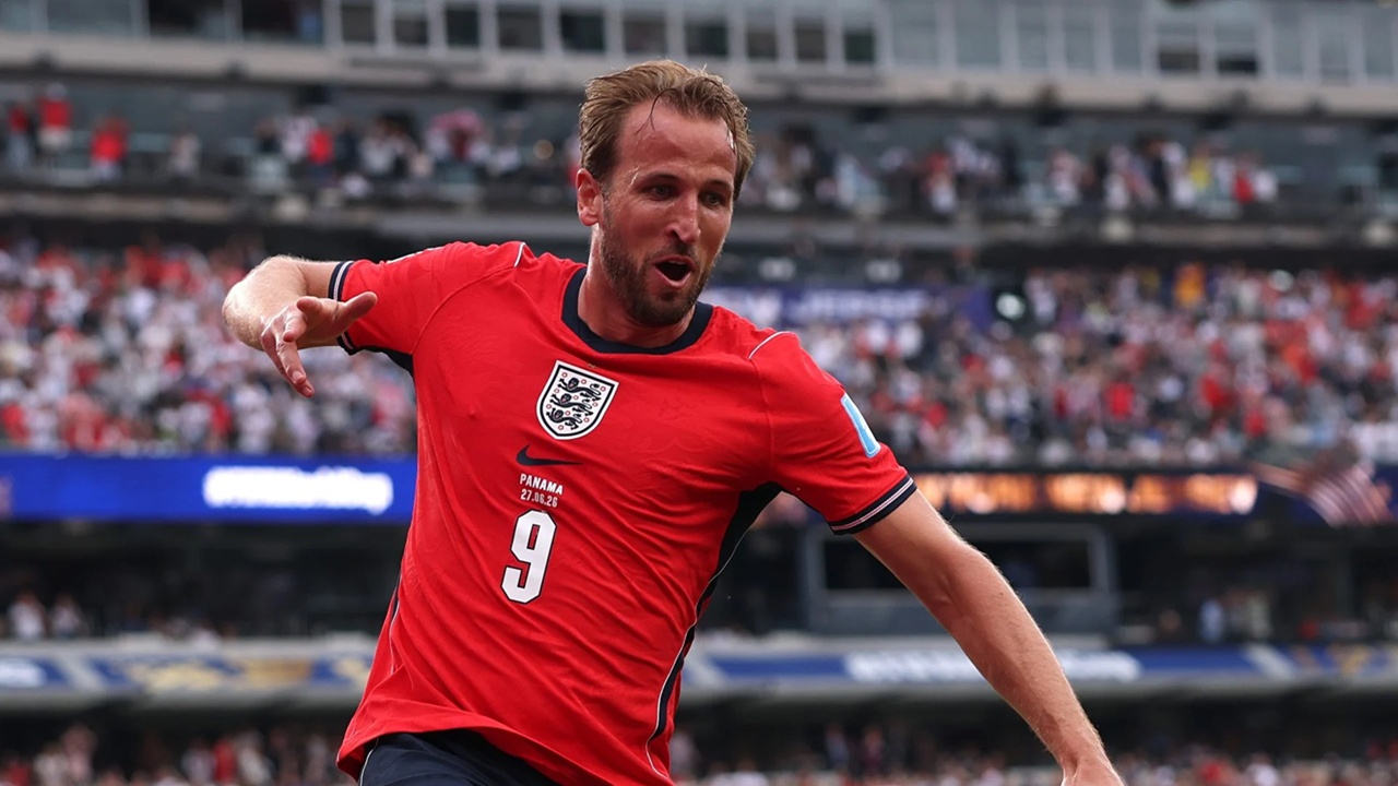 Gary Neville Sadar Kenapa Barcelona Ingin Mendatangkan Harry Kane
