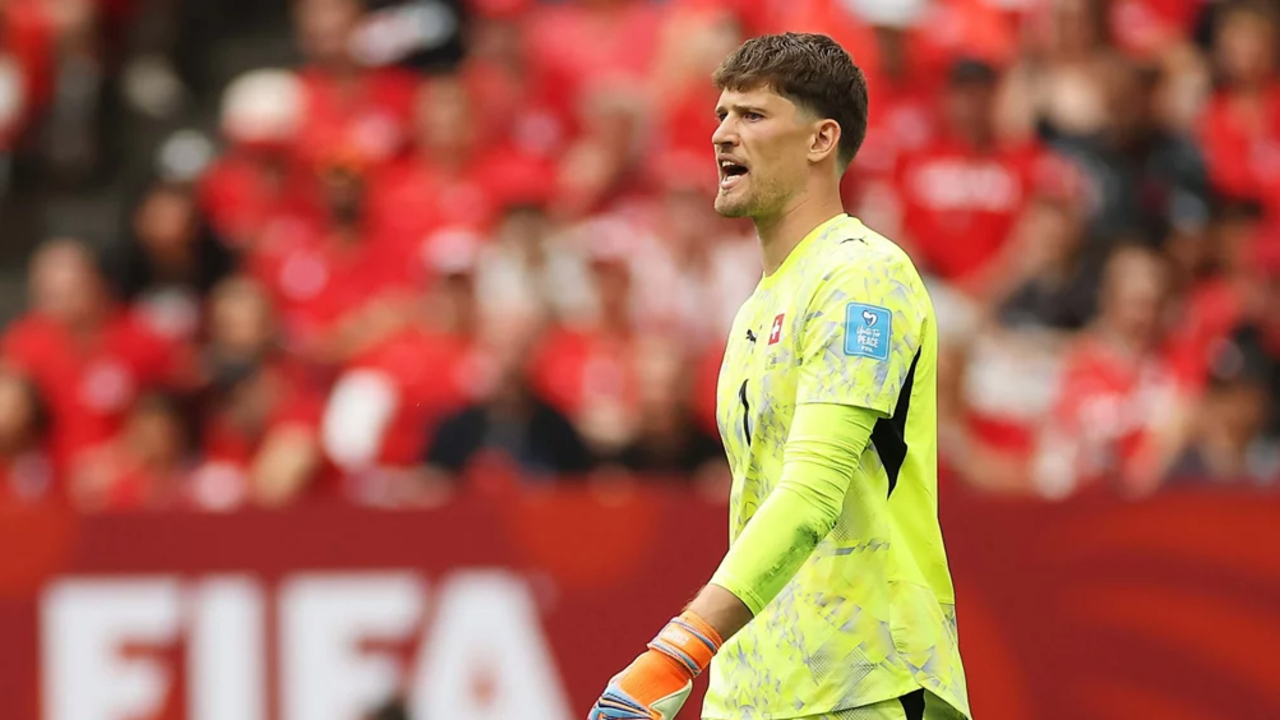 Gregor Kobel Sangat Bangga Bermain Untuk Swiss