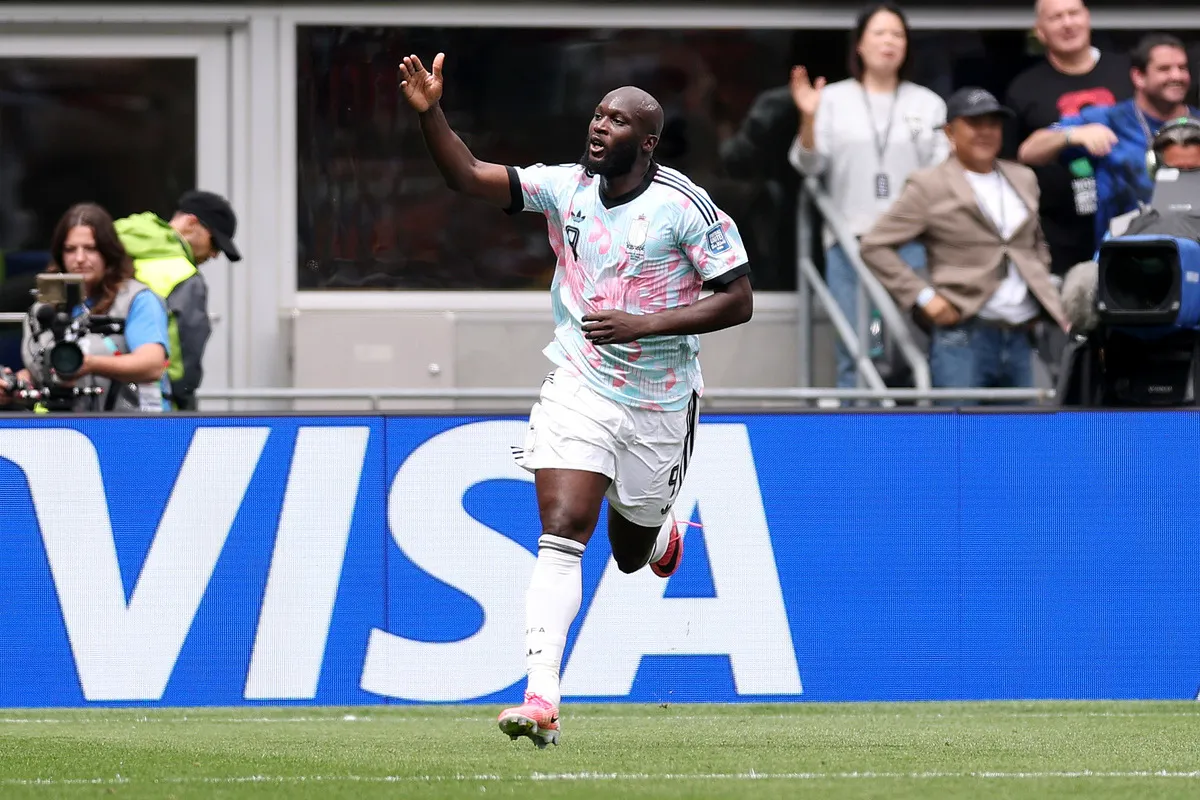 Keputusan Lukaku: Memberi Kesempatan Tielemans Eksekusi Penalti Krusial Belgia - sumber: (footballitalia)