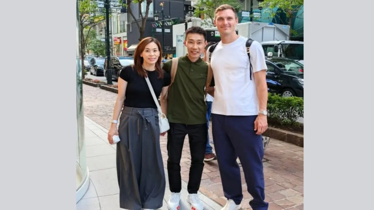 Lee Chong Wei Bertemu Kawan Lama Viktor Axelsen di Tokyo