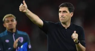 Liverpool Bidik Penyerang Brasil untuk Perkuat Skuad Iraola