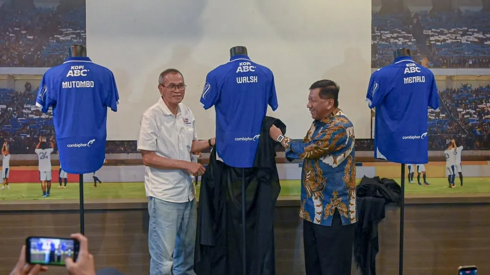 Sandy Walsh Resmi Bergabung dengan Persib Bandung - sumber: (ileagueid)