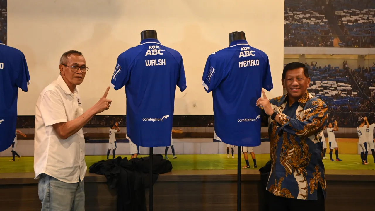 Manajemen Persib mengumumkan perekrutan Luka Menalo dan Sandy Walsh