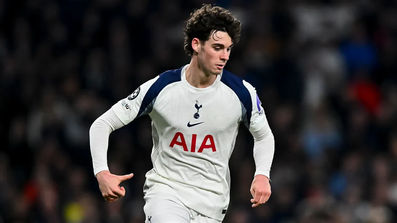 Tottenham Hotspur Tolak Tawaran Newcastle untuk Archie Gray
