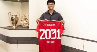 Bayern Munich Resmi Umumkan Transfer Nathaniel Brown dari Frankfurt