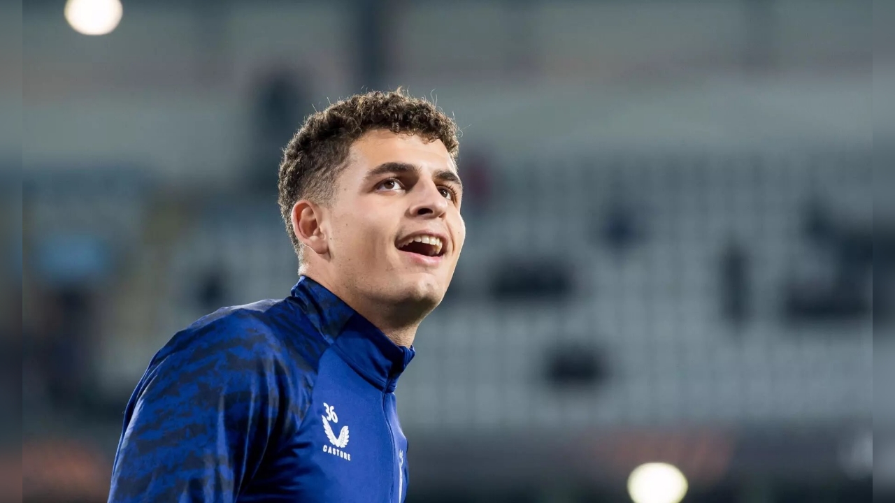 Ditinggalkan Dua Bek Tengah, Lazio Utamakan Transfer Dominguez