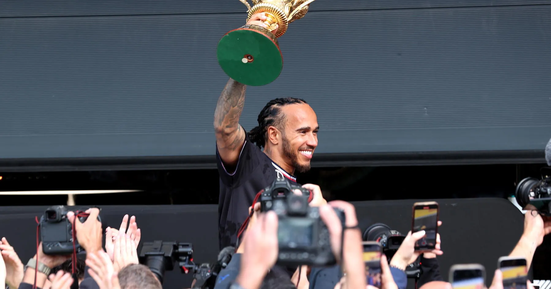 Hamilton Berpeluang Cetak Sejarah F1 di GP Inggris - sumber: (racingnews365)