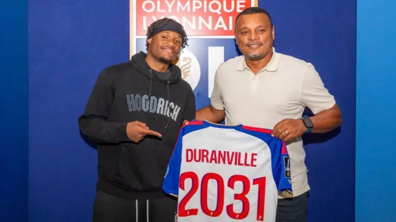 Julien Duranville Resmi Tinggalkan Borussia Dortmund untuk Gabung Lyon