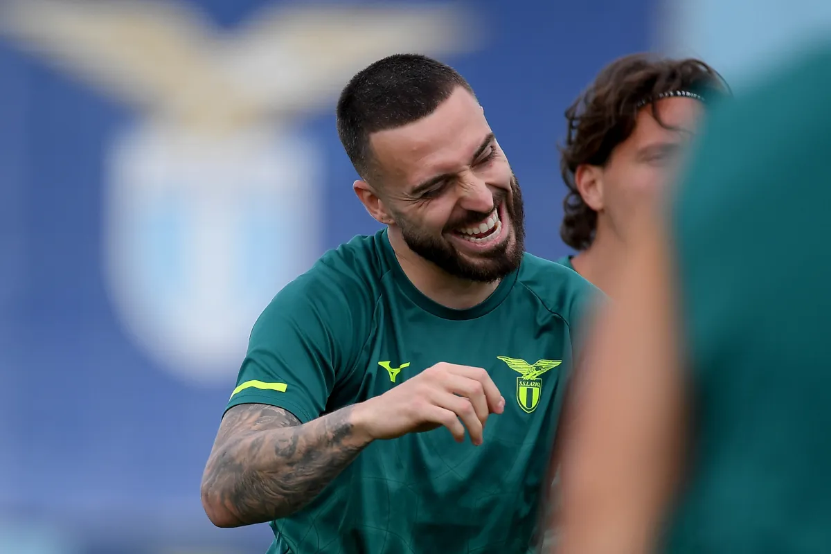 Mario Gila Segera Berlabuh ke Milan Usai Kesepakatan €25 Juta dengan Lazio - sumber: (footballitalia)
