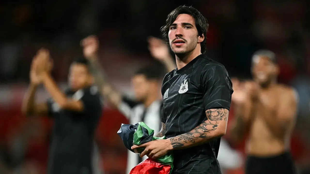 Sandro Tonali Resmi Gabung Tottenham, AC Milan Ikut Ketiban Untung