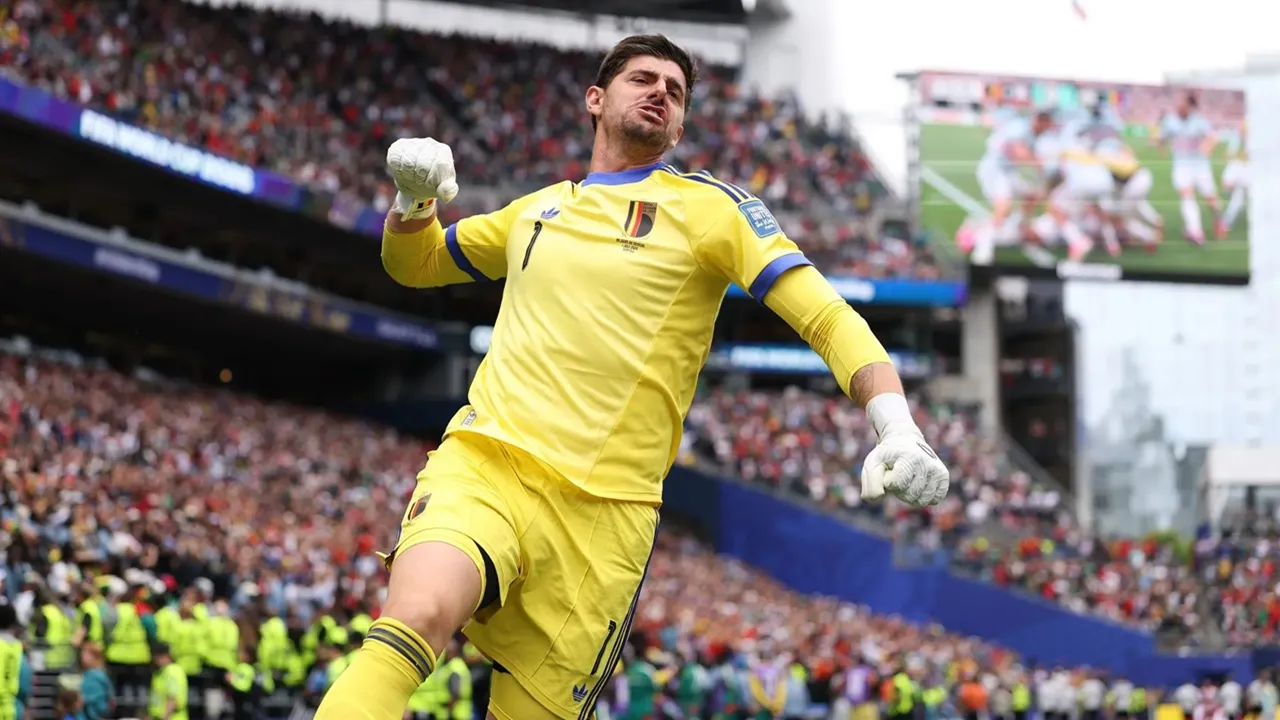 Thibaut Courtois Bicara Mengenai Marc Cucurella