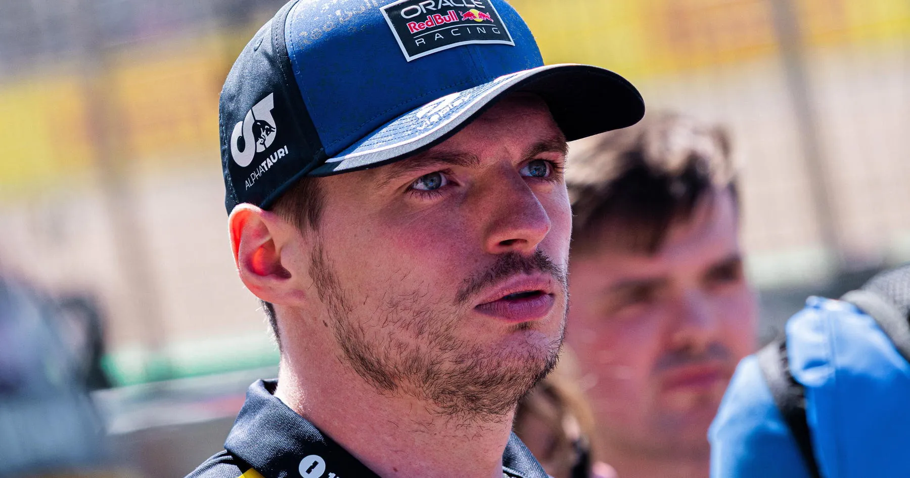 Verstappen Bela Russell Meski Insiden Kontroversial - sumber: (racingnews365)