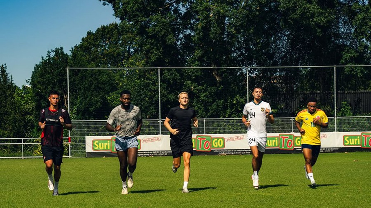 Ivar Jenner dan Mees Hilgers Curi Perhatian, Latihan Bareng Eks Man United