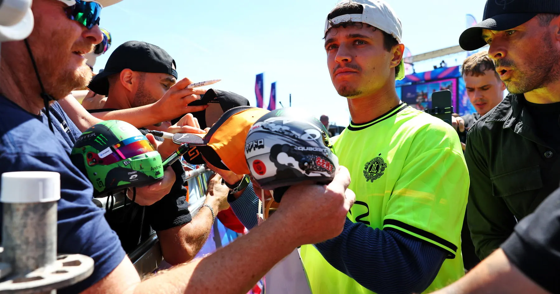 Lando Norris: Siap Kalahkan Max Verstappen di Mobil Sama - sumber: (racingnews365)