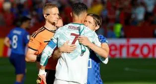 Pesan Cristiano Ronaldo Untuk Luka Modric: Kamu Legenda Sepak Bola