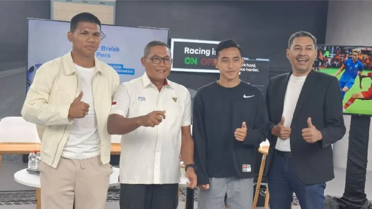 Timnas Indonesia, Sumardji bersama Rayhan Hannan dan Cahya Supriadi dalam konferensi pers jelang ASEAN Championship 2026 (Piala AFF).
