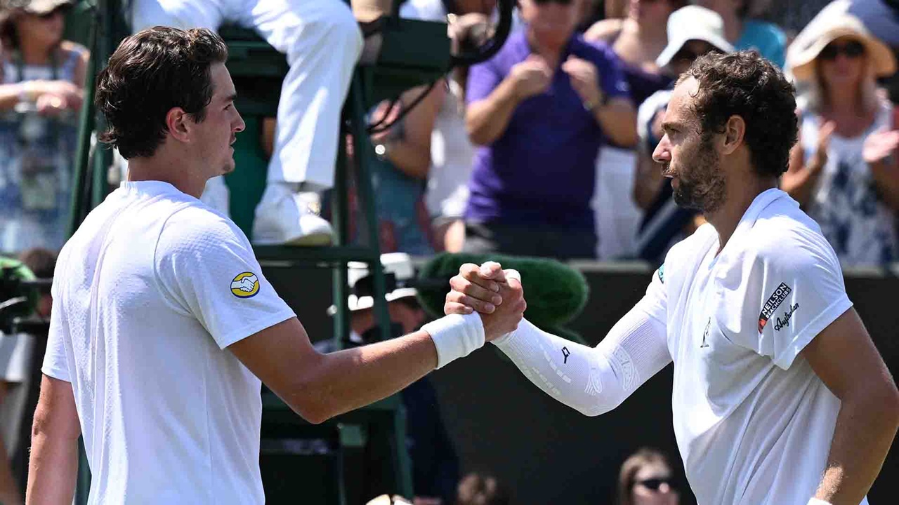 Roman Safiullin Berlinang Air Mata Usai Kemenangan Teranyar Di Wimbledon
