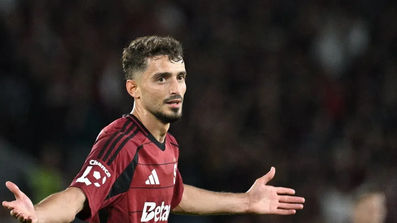 Venezia Resmi Datangkan Albion Rrahmani dari Sparta Prague