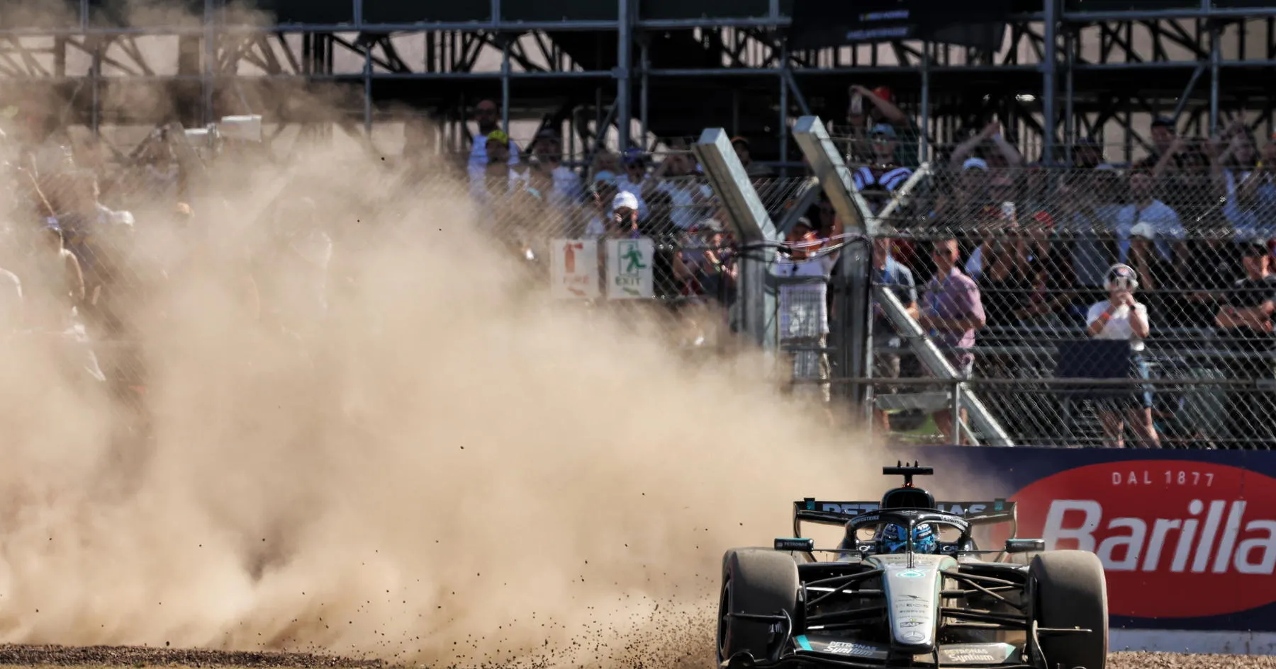 George Russell Ungkap Insiden Aneh di Kualifikasi Silverstone - sumber: (racingnews365)