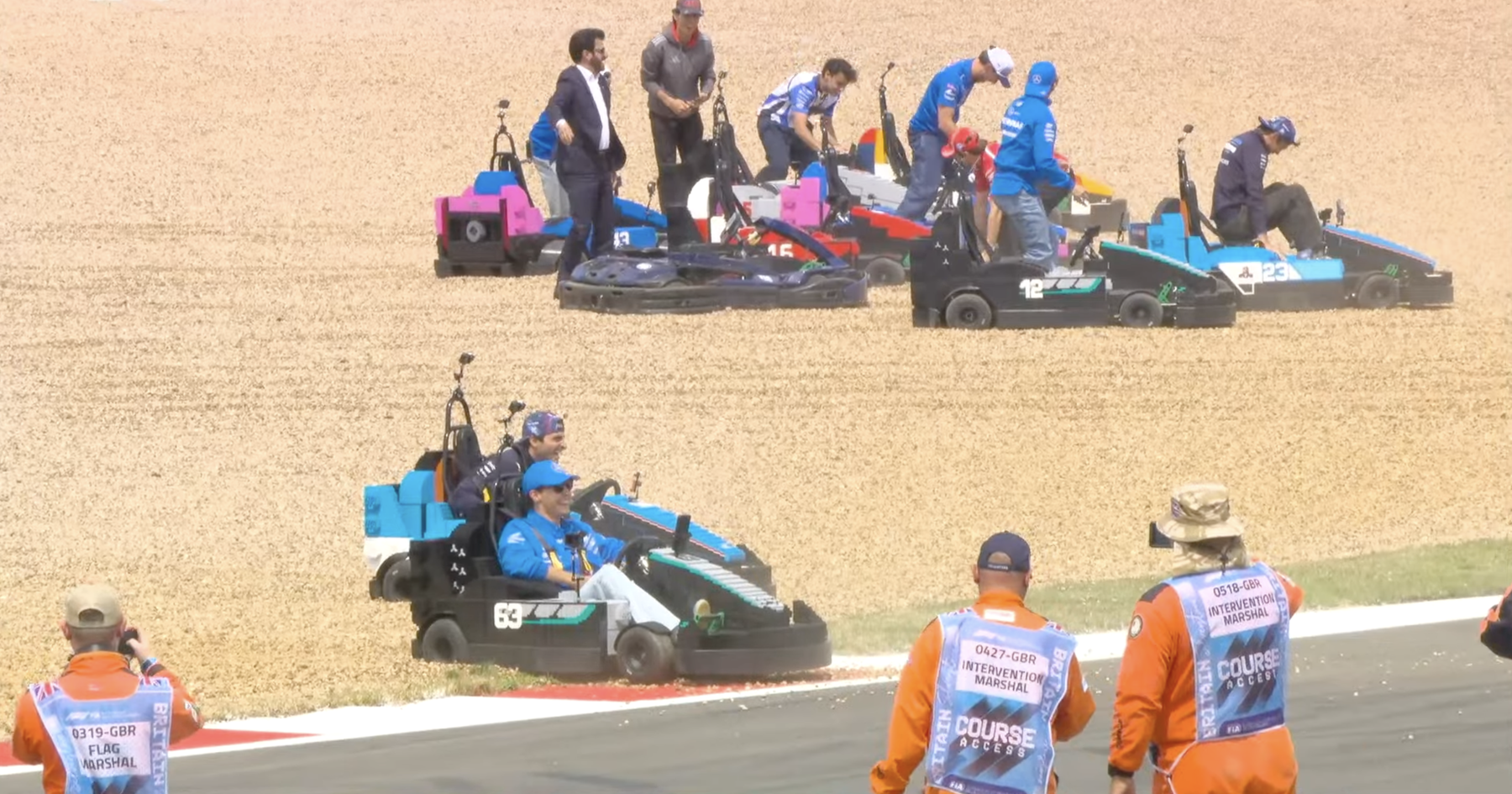 Insiden Lucu: Pembalap F1 Terjebak di Balapan Lego