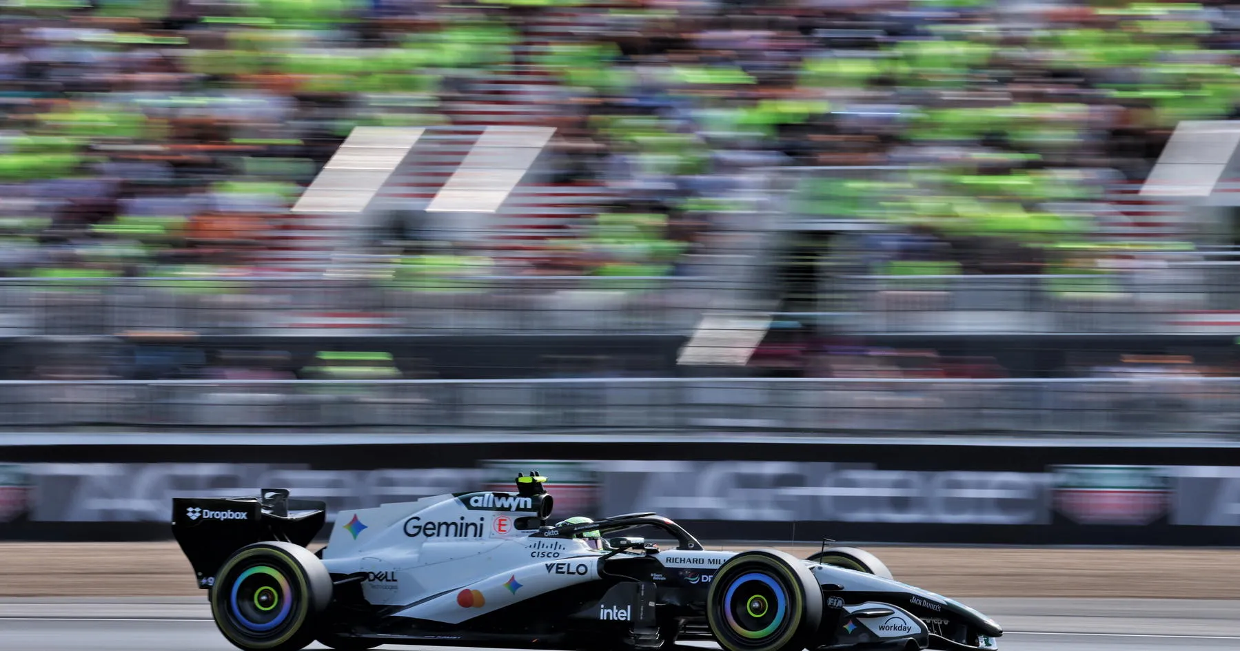 Lando Norris Terkejut Usai Duel Russell-Verstappen
