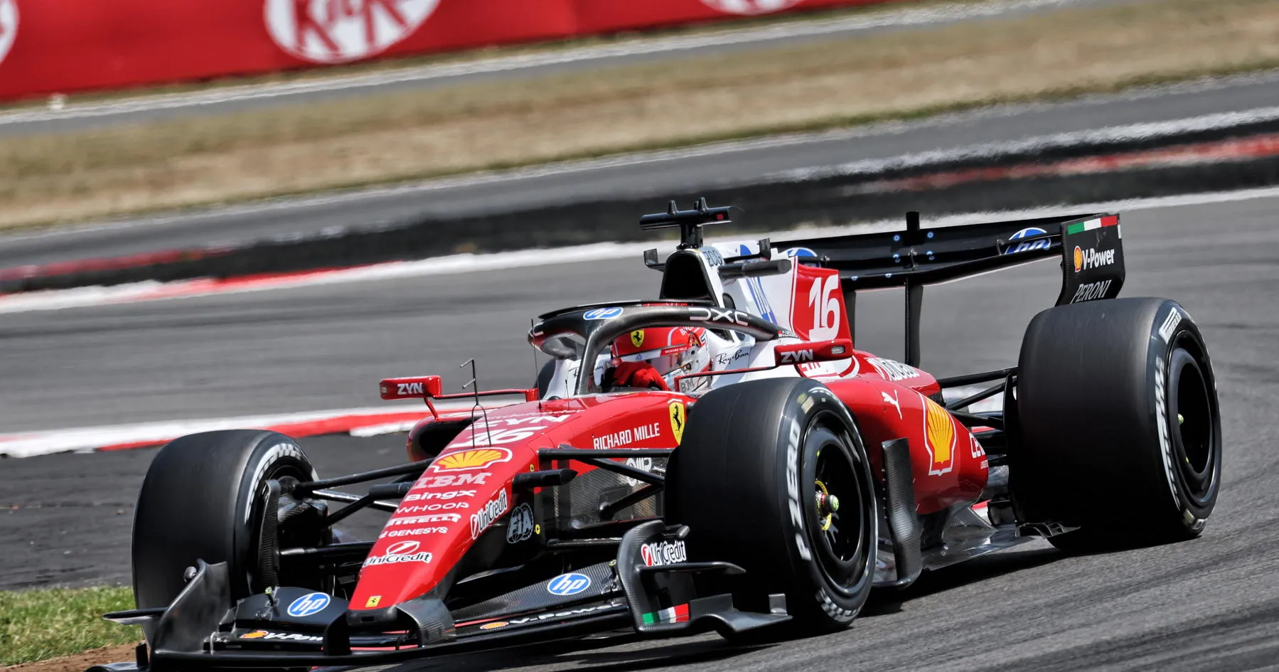 Leclerc Juara GP Inggris di Tengah Kekacauan Silverstone