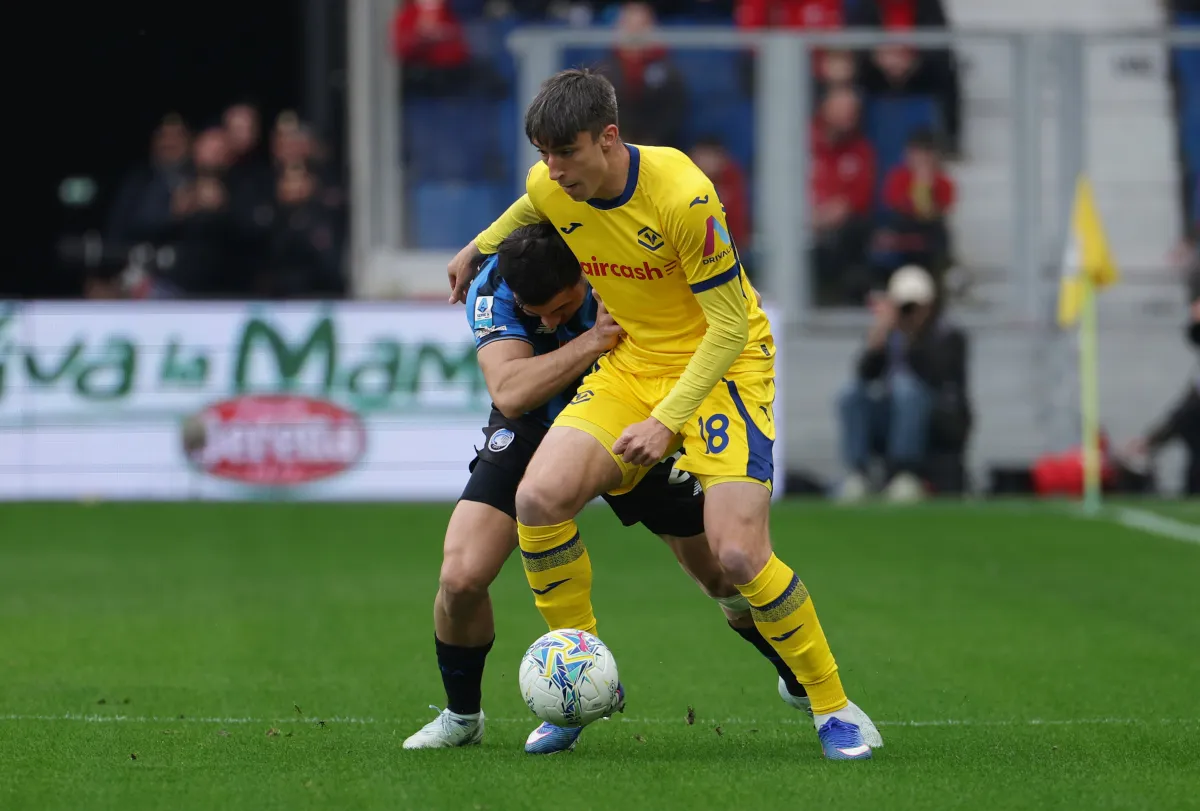 Sassuolo Incar Bowie, Verona Gandakan Tawaran dari Hibs - sumber: (footballitalia)