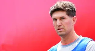 Stones Diminati Milan, Juventus, & Inter di Tengah Tuntutan Gaji Tinggi