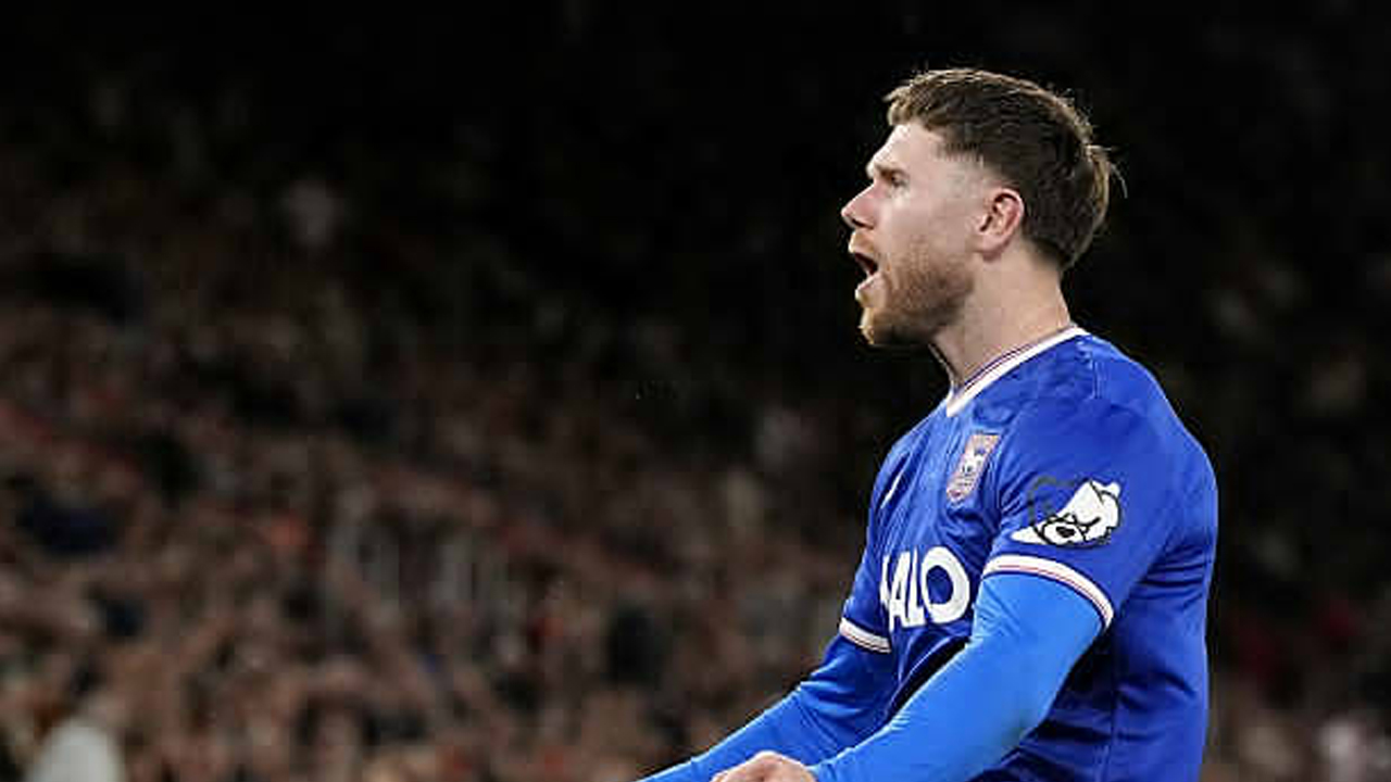 Teken Kontrak Baru Satu Tahun, Wes Burns Bertahan di Ipswich Town