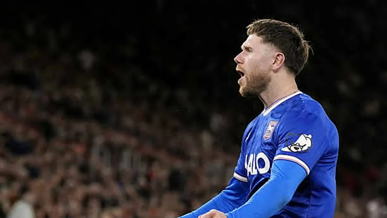 Teken Kontrak Baru Satu Tahun, Wes Burns Bertahan di Ipswich Town