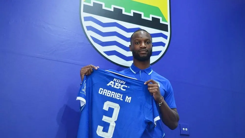 Gabriel Mutombo Resmi Gandeng Nomor Punggung 3 di Persib - sumber: (ileagueid)