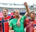 Kalahkan Brasil, Orjan Nyland Bahagia Bertahan Lebih Lama di Piala Dunia