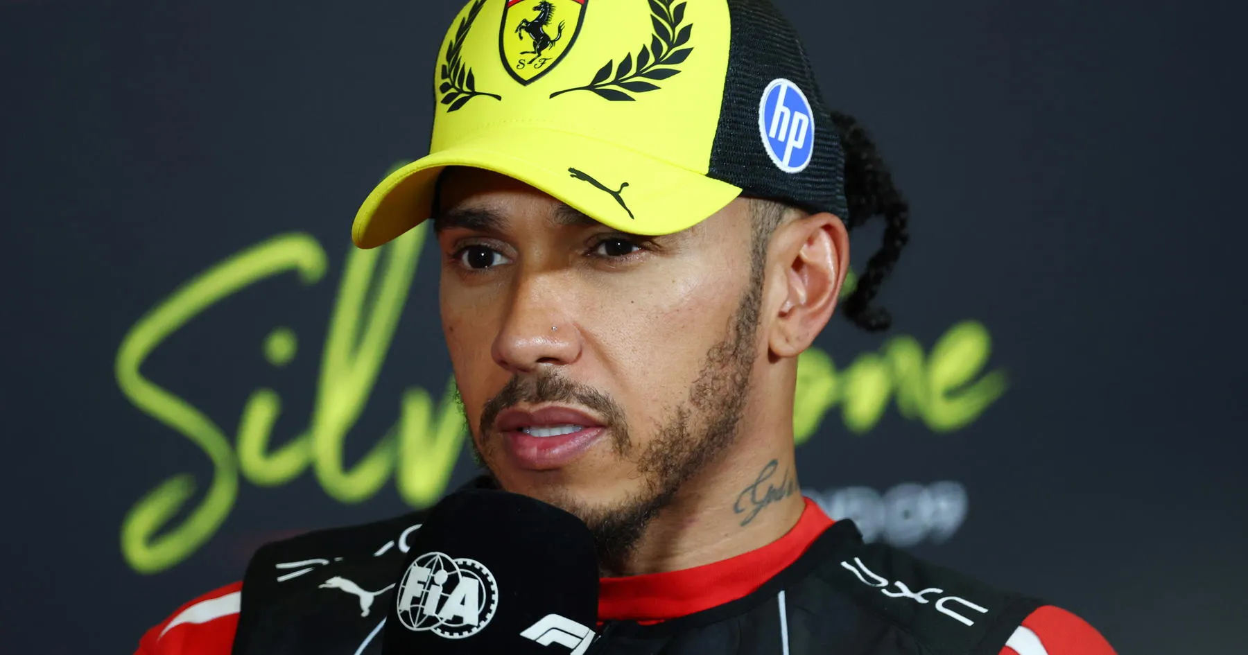 Lewis Hamilton Dapat Penalti 5 Detik di GP Inggris - sumber: (racingnews365)