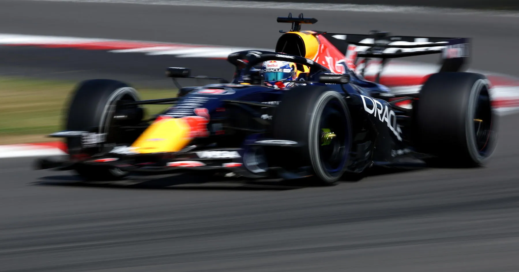 Red Bull Pertimbangkan Ganti Sayap Belakang Usai Insiden Verstappen - sumber: (racingnews365)