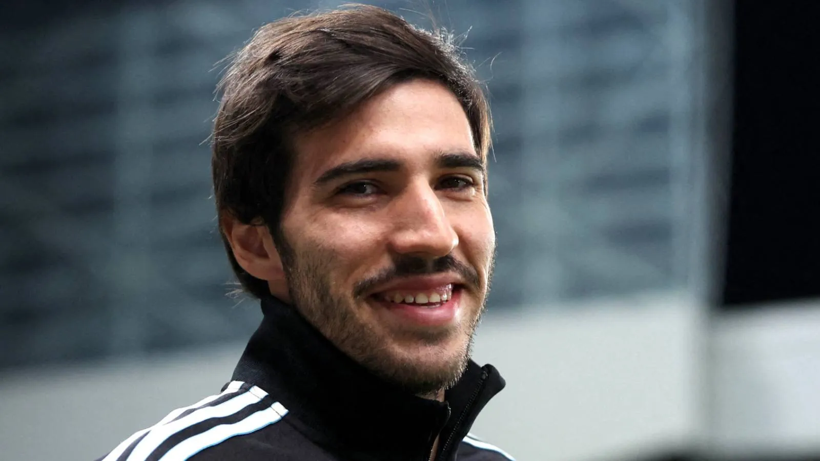 Tottenham Resmi Gaet Sandro Tonali dengan Kontrak Enam Tahun - sumber: (givemesport)