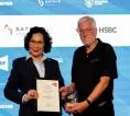 David Turner Terima Penghargaan Dari Federasi Badminton Dunia