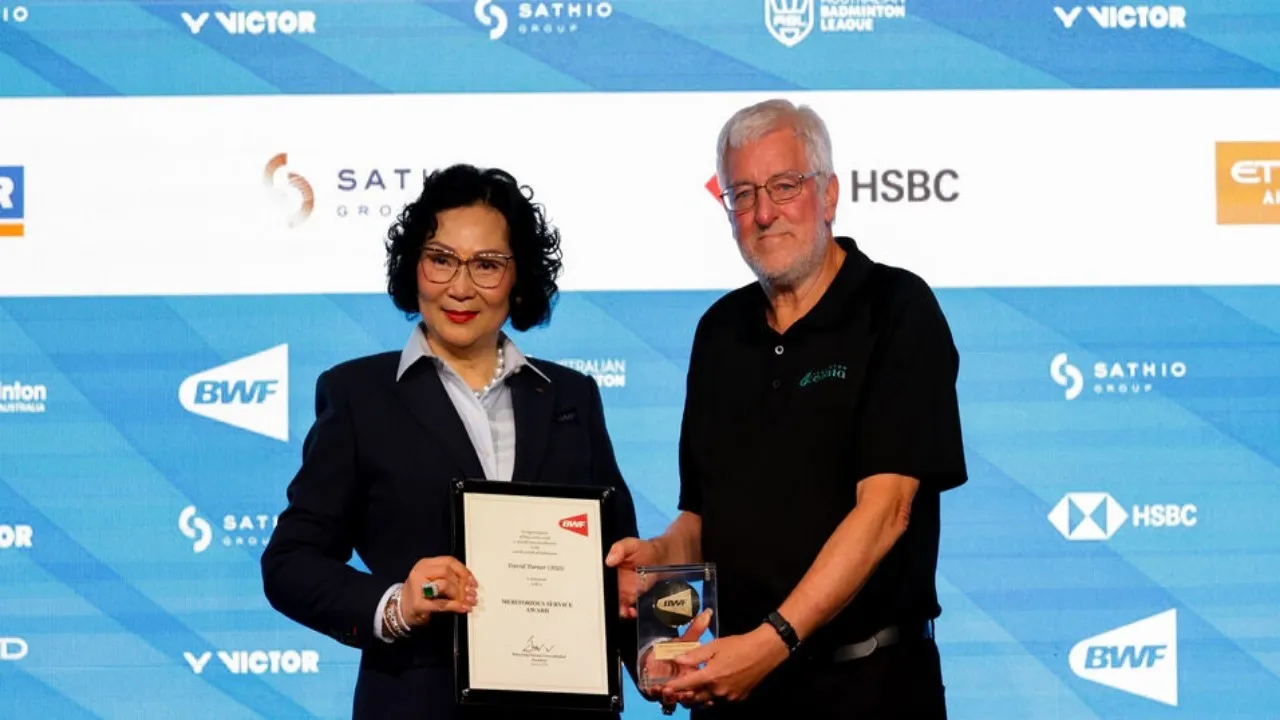 David Turner Terima Penghargaan Dari Federasi Badminton Dunia