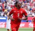 Dilirik Manchester United, Freiburg Banderol Johan Manzambi Segini