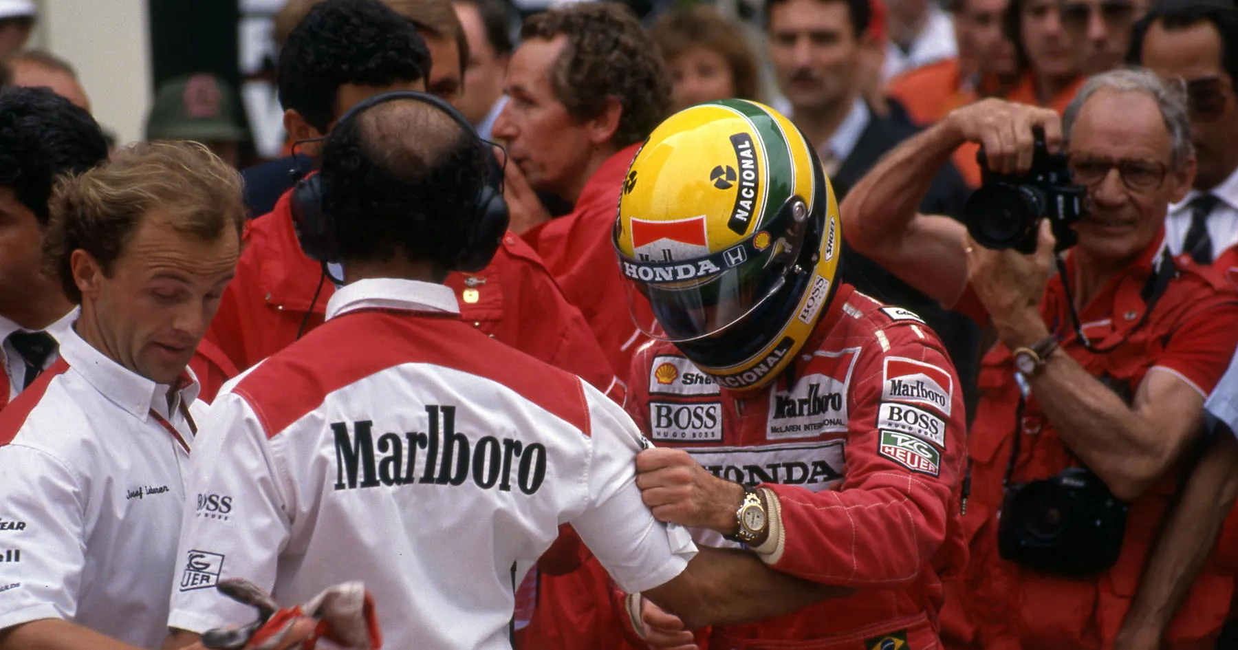 Helm Ayrton Senna Terjual Rp9,8 Miliar di Lelang F1 - sumber: (racingnews365)