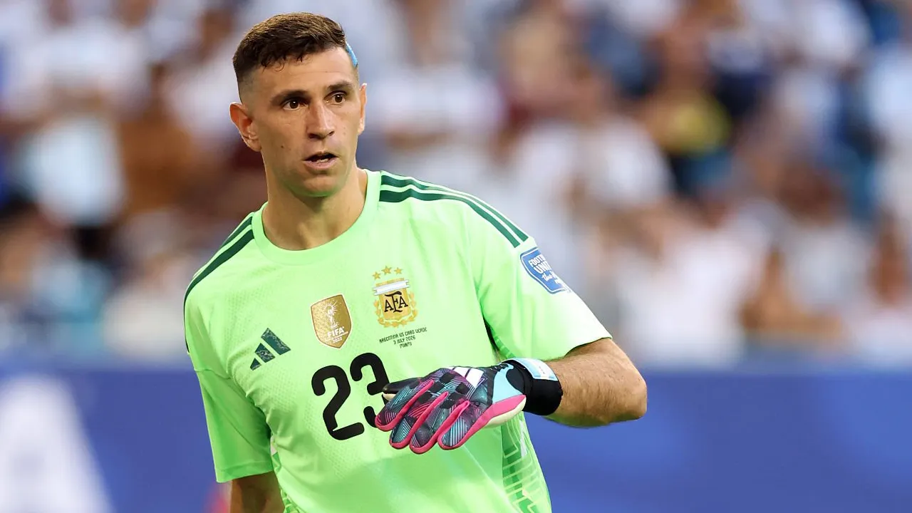 Juventus Masih Kejar Emiliano Martinez, Vicario Cuma Alternatif