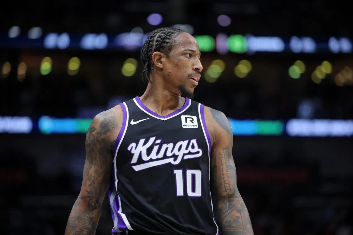 Kings Resmi Berpisah dengan DeMar DeRozan - sumber: (mainbasket)