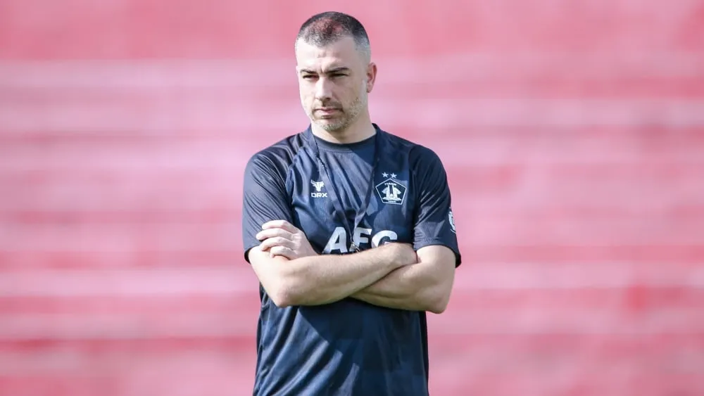 Marcos Reina Tetap Latih Persik untuk Musim Mendatang - sumber: (ileagueid)