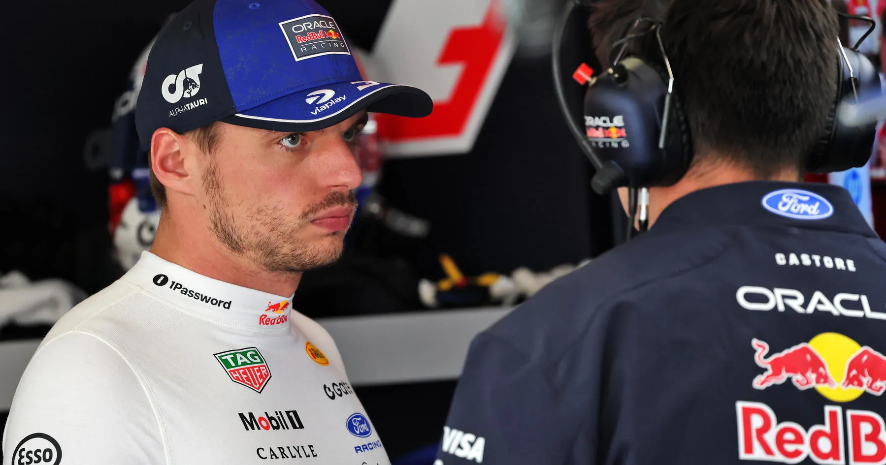 Max Verstappen Kritisi Red Bull, Ferrari Dapat Keuntungan - sumber: (racingnews365)